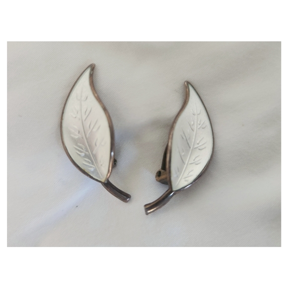 Vintage D-A 925S Sterling Norway Leaf Clip-on Earrings - Picture 1 of 3